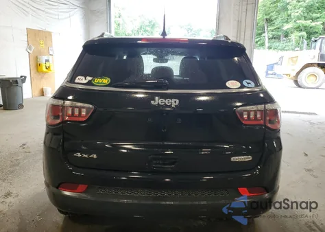 2017 Jeep Compass Latitude z USA, uszkodzony, nr VIN 3C4NJDBB6HT650913